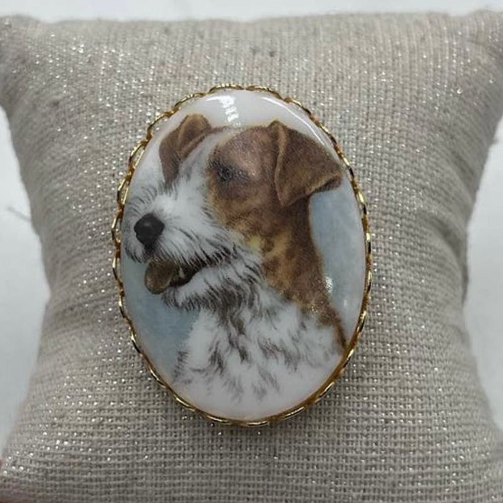 Vintage Wire Fox Terrier
Porcelain Western Germany
Gold Tone Setting Brooch